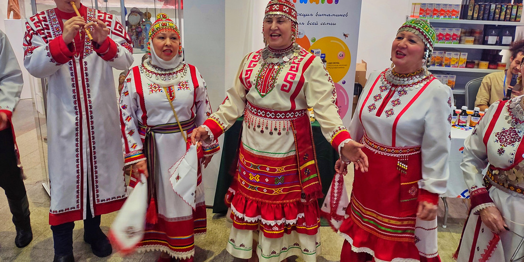 "Уникальная Россия" не только выставка, но и ярмарка, почти все экспонаты можно купить