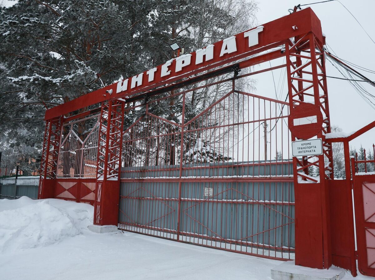    Вход на территорию дома-интерната для граждан, имеющих психические расстройства, в Прокопьевске Кемеровской области | © РИА Новости / Виль Равилов