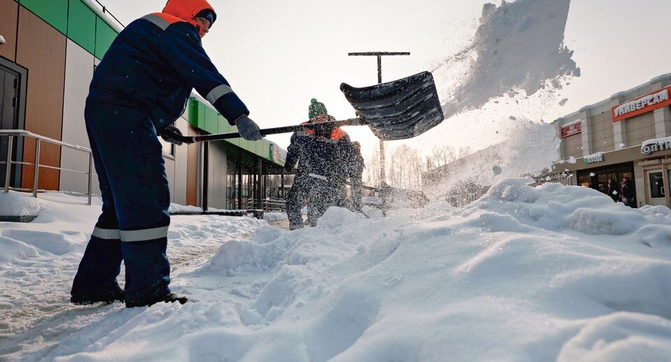    Уборка снега в поселке Большие Вяземы Одинцовского округа / Медиасток.рф