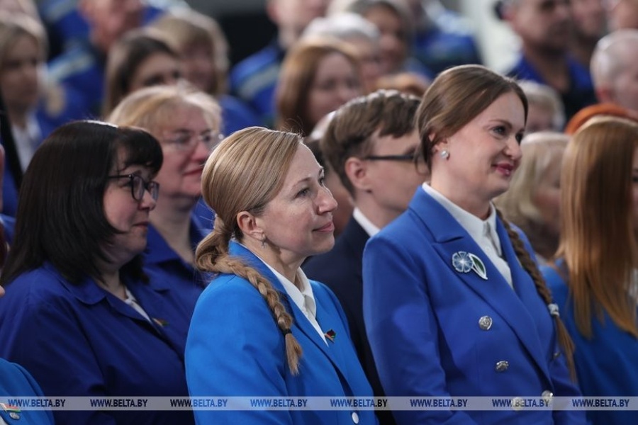     Президент потребовал наполнить Год белорусской женщины конкретными мероприятиями