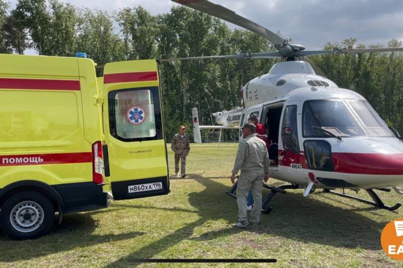    ЕАН. Вертолет и реанимобиль Центра медицины катастроф