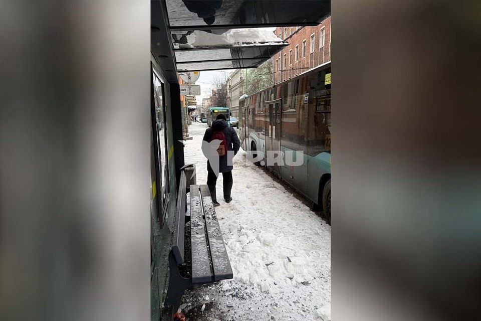    Осколки разлетелись в разные стороны. Фото: предоставлено «КП-Петербург»