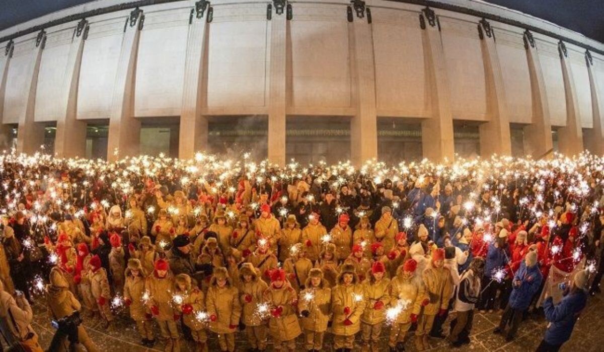     Искра надежды у Музея Победы. Источник: Музей Победы Автор фото: Пресс-служба Музея Победы