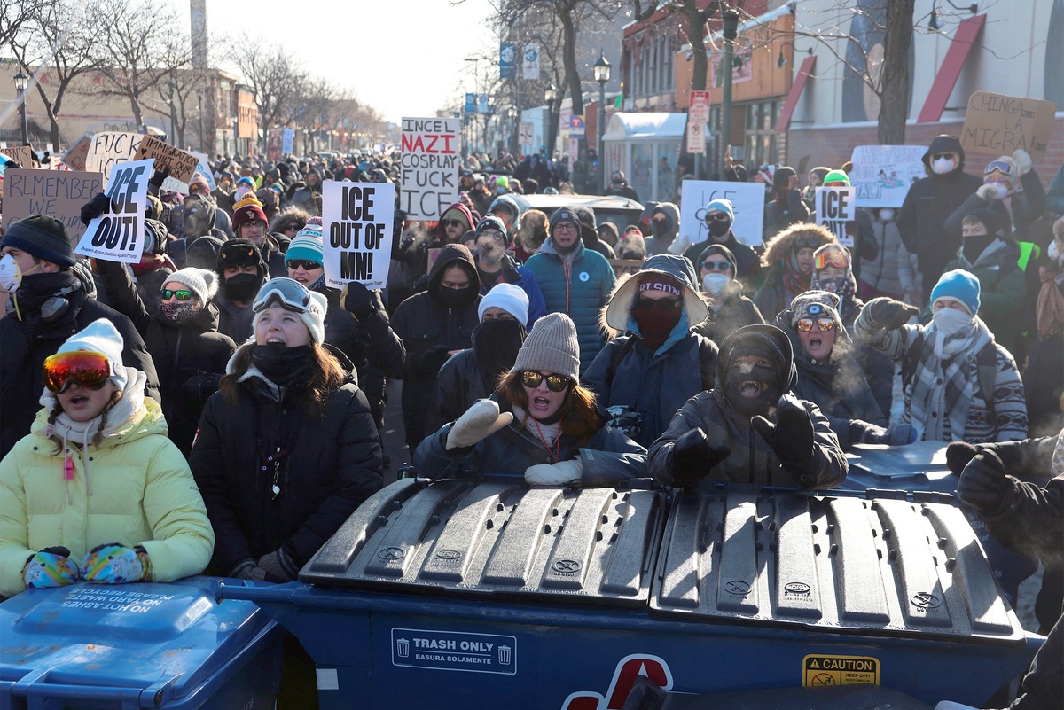    Экономика в Миннеаполисе тесно связана с трудом нелегалов. Поэтому противники федеральных властей стоят насмерть, чтобы все осталось по-прежнему. /REUTERS