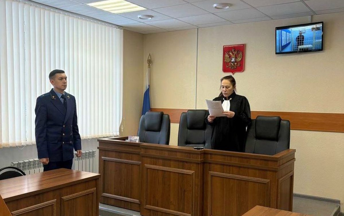    Жителя Удмуртии осудили на 10,5 лет за убийство знакомого и кражу 1,5 тыс. рублей