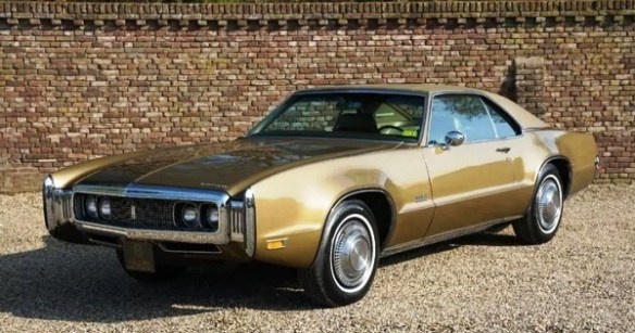 Обладая мощностью в 400 лошадиных сил большой Toronado GT был самым мощным автомобилем в линейке Oldsmobile в 1970 году.