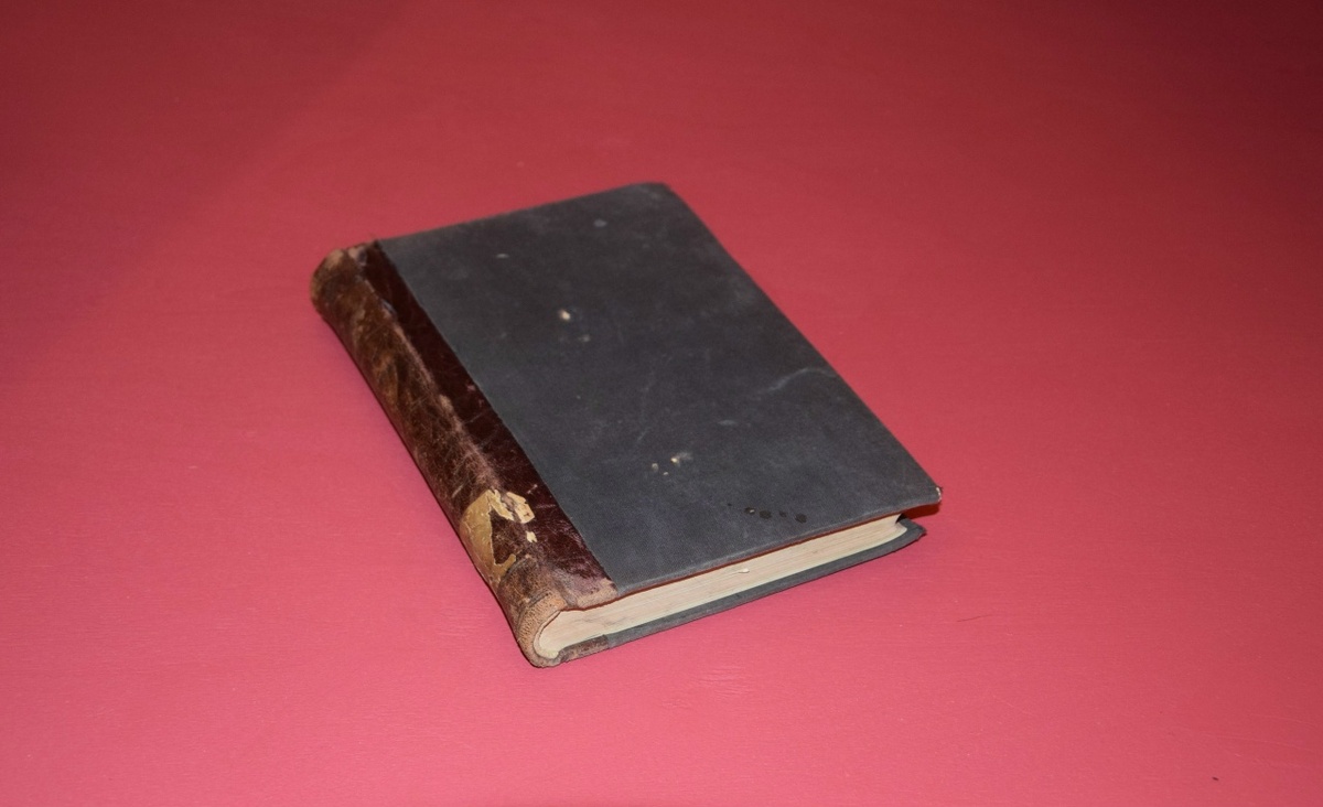 Для жителей и гостей Ялуторовска связь с этим великим наследием обретает осязаемую форму.