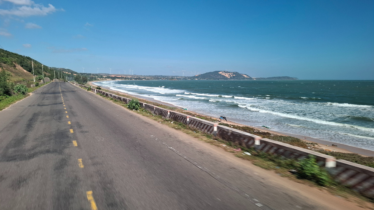 Возле Муйне дорога выходит к побережью   