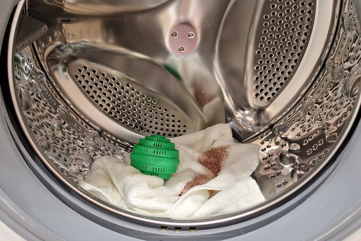 Если бы турмалиновый шарик работал как заявлено, можно было бы неплохо сэкономить на порошке