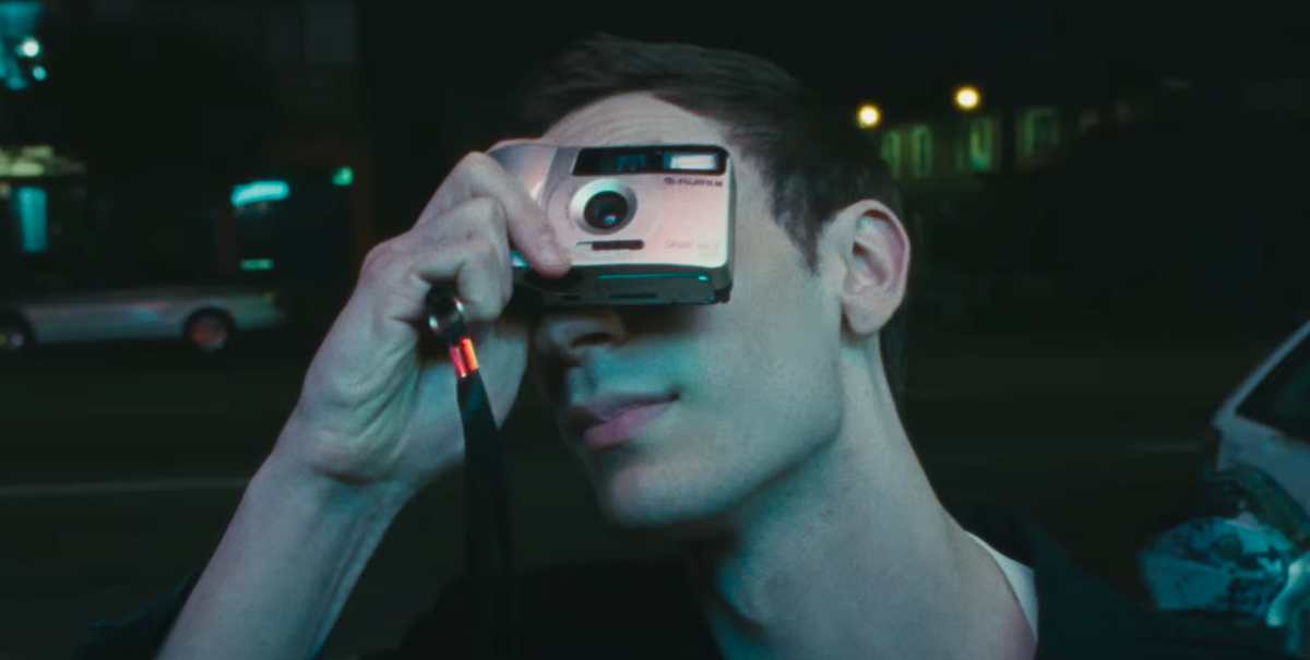 Кадр из фильма «Lurker». Режиссер: Алекс Расселл. Производство: Adler Entertainment, Arts and Sciences Department, Case Study Films, High Frequency Entertainment, MeMo Films, Twin Productions, Va Bene Productions, Wise Pictures