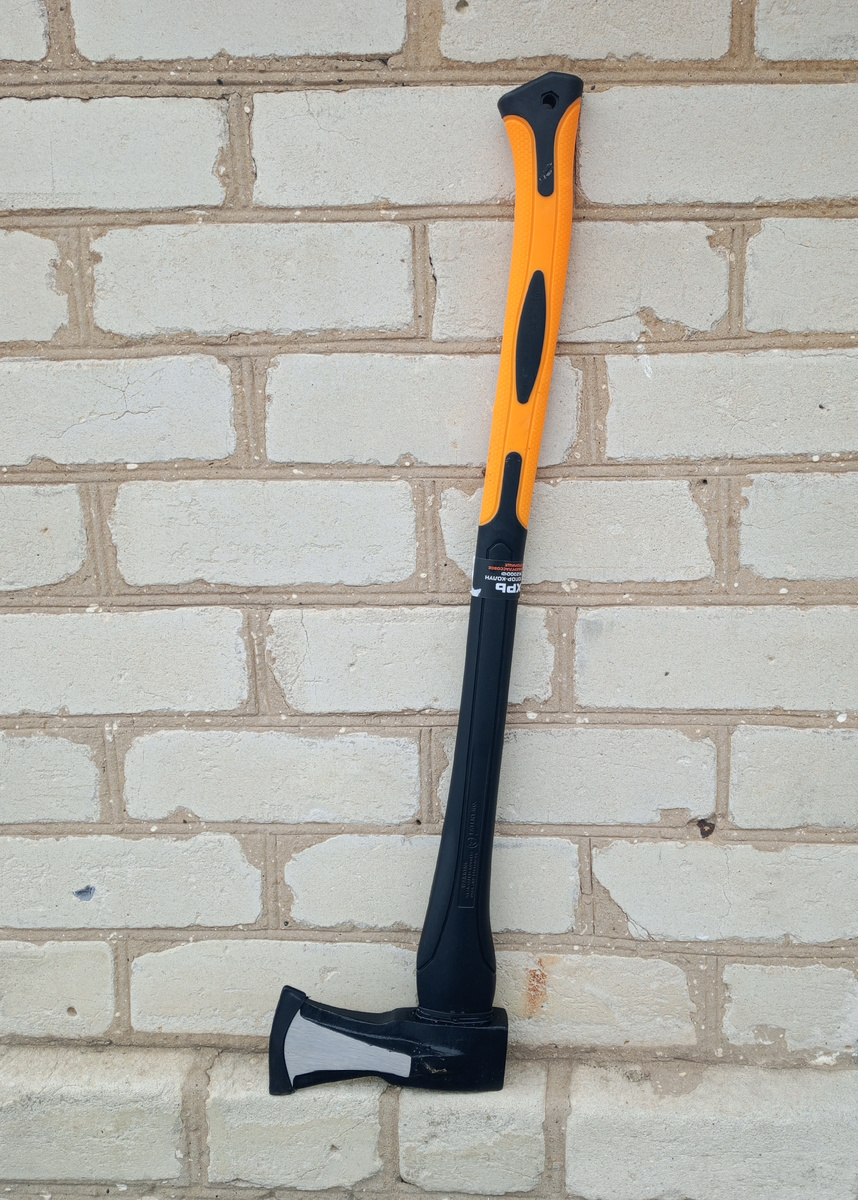 Фото и колун автора