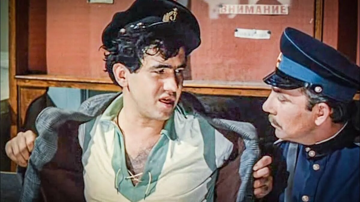 ЯндексКартинки. Станислав Садальский в роли Кости Сапрыкина (Кирпич) "Место встречи изменить нельзя"