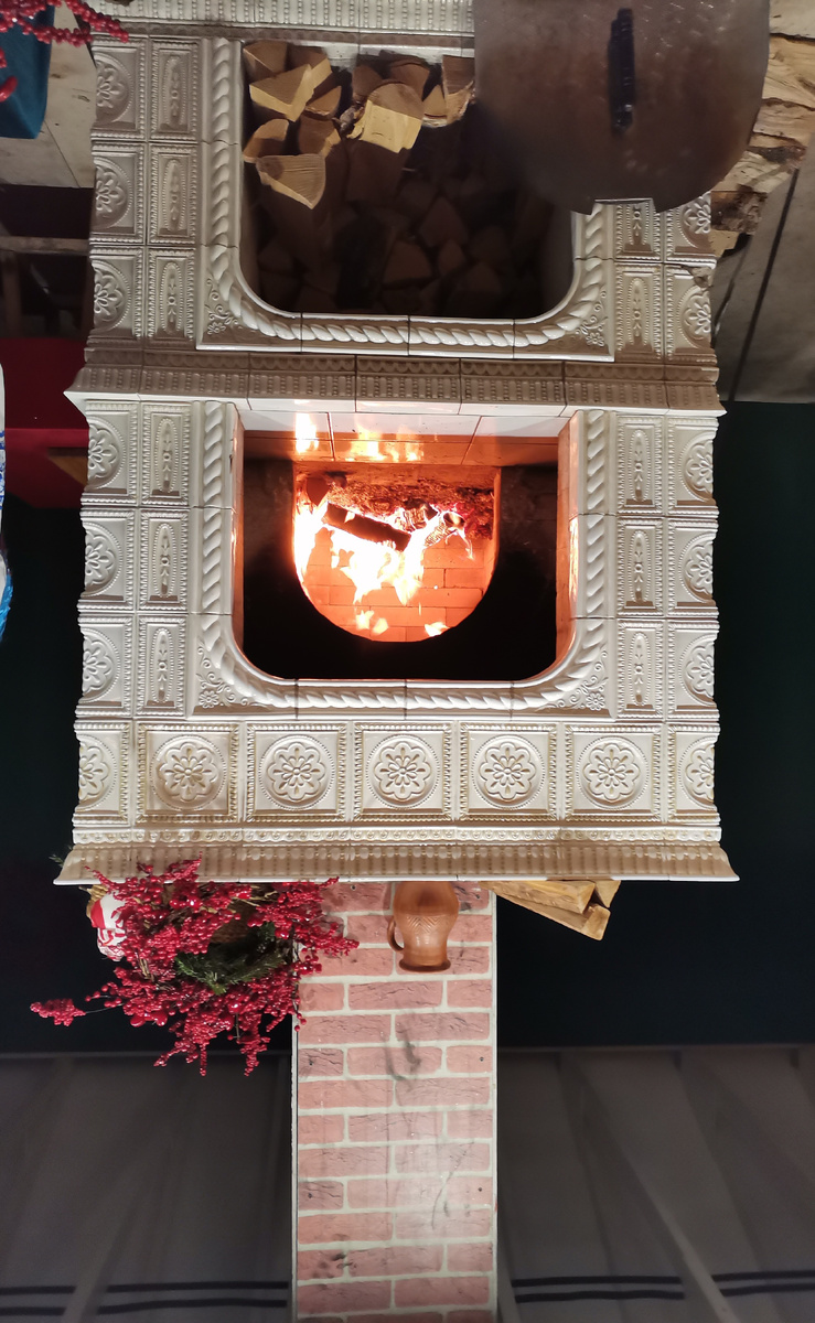 Так мы видим изображение на дне сетчатки глаза, а мозг его поворачивает на 180* для удобства! 