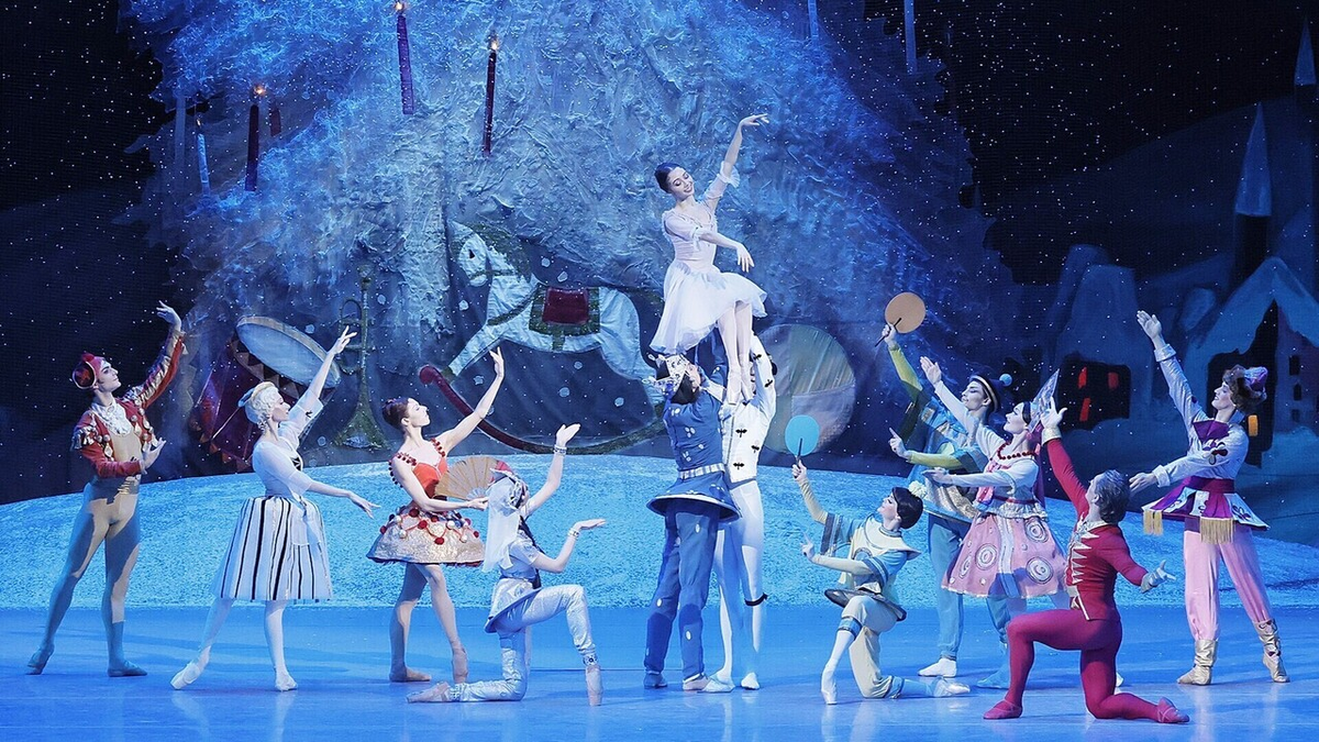 Сцена в "Щелкунчике"