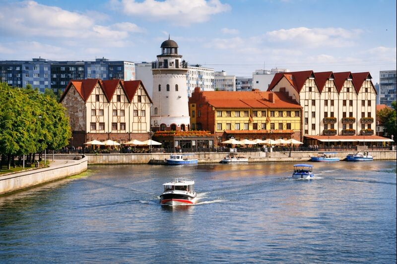 Калининград стабильно в фаворитах: сюда едут за атмосферой, морем и ощущением «я будто не в России».