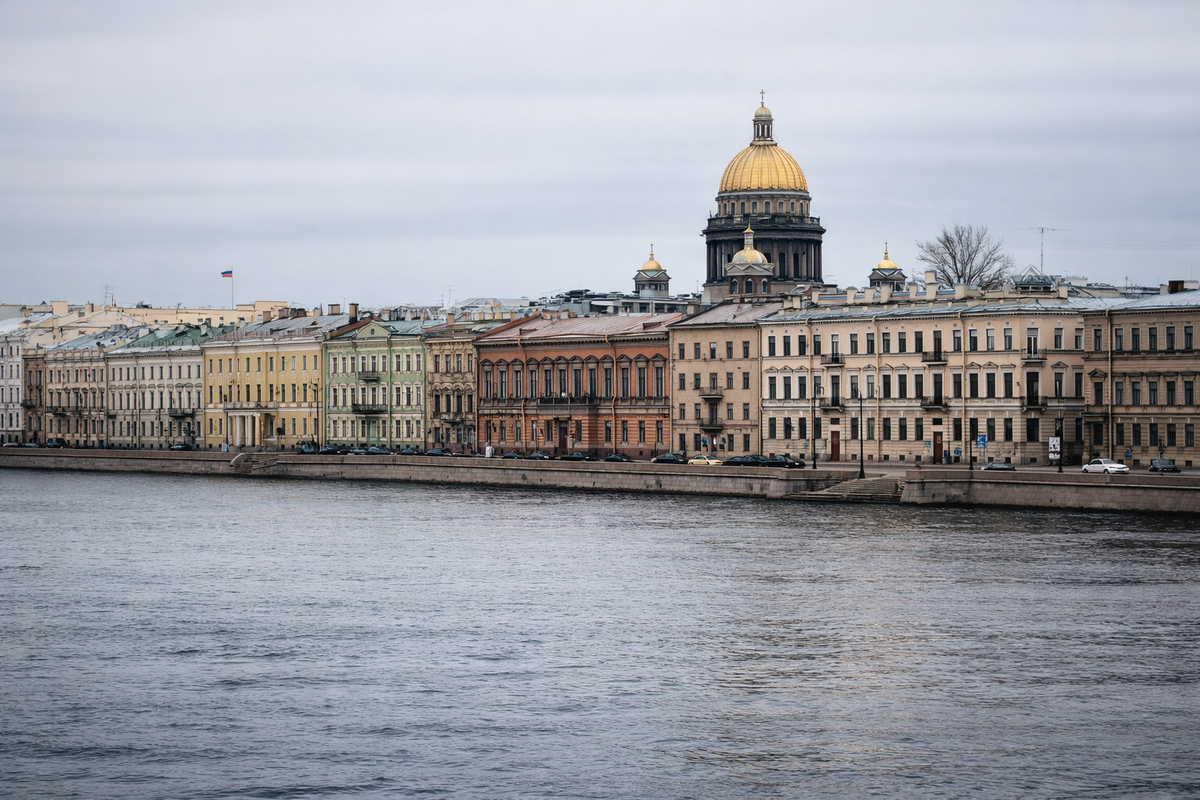 Эти города выбирают, когда не хочется «курорта», а хочется просто пожить в другом ритме: прогулки, музеи, кафе.