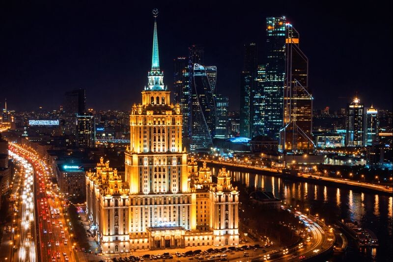 Сюда едут не только ради моря. Сейчас популярна связка: Сочи + горы, прогулки, канатки, смена ландшафтов.