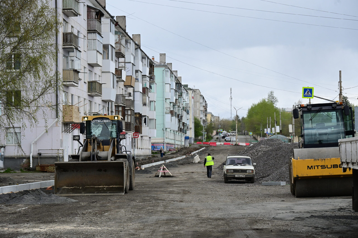 К капитальному ремонту улицы Октябрьской приступили еще в прошлом году. Фото: Павел Ворожцов, «Областная газета»