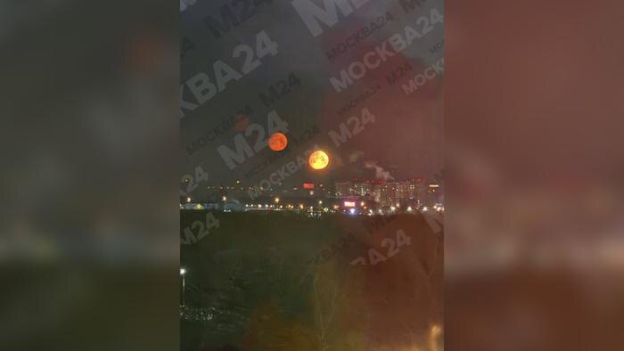 Троелунье над Мытищами. Фото © Telegram / Москва 24