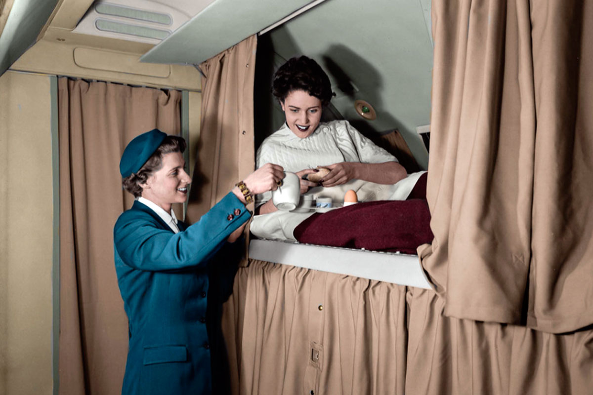 Задача — вызвать у клиента нужную эмоцию (спокойствие, доверие, страх), выгодную компании