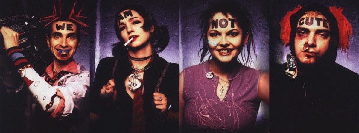 Группа "Бессмысленный самоудовлетворитель". Это уже классика у них. (На лбах написано «Мы не миленький»)