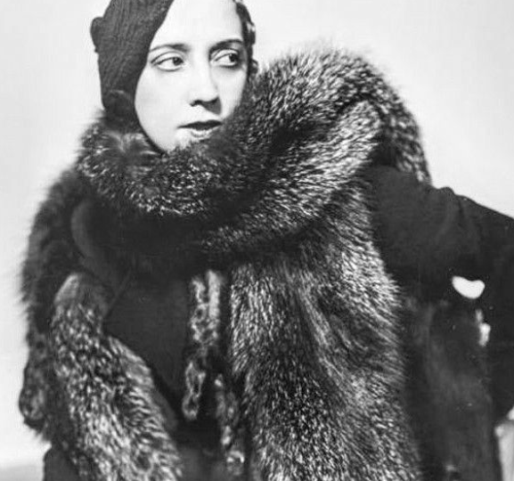 "Божественная Скиап" - свой человек в творческой богеме мира.