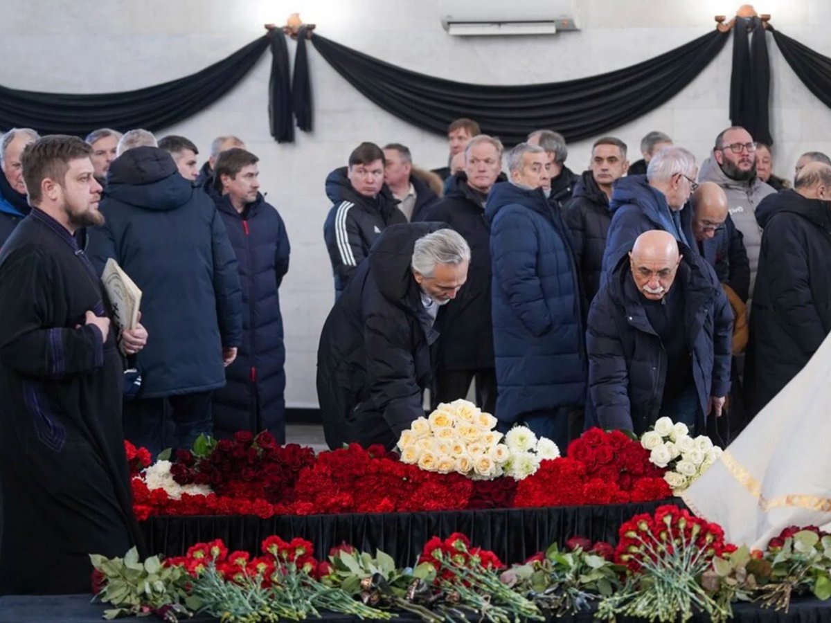    Близкие и коллеги главного тренера сборной РФ поделились на прощании теплыми воспоминаниями о нем