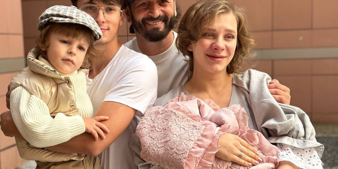 Двое детей 30-летней Лизы Арзамасовой и 52-летнего Ильи Авербуха