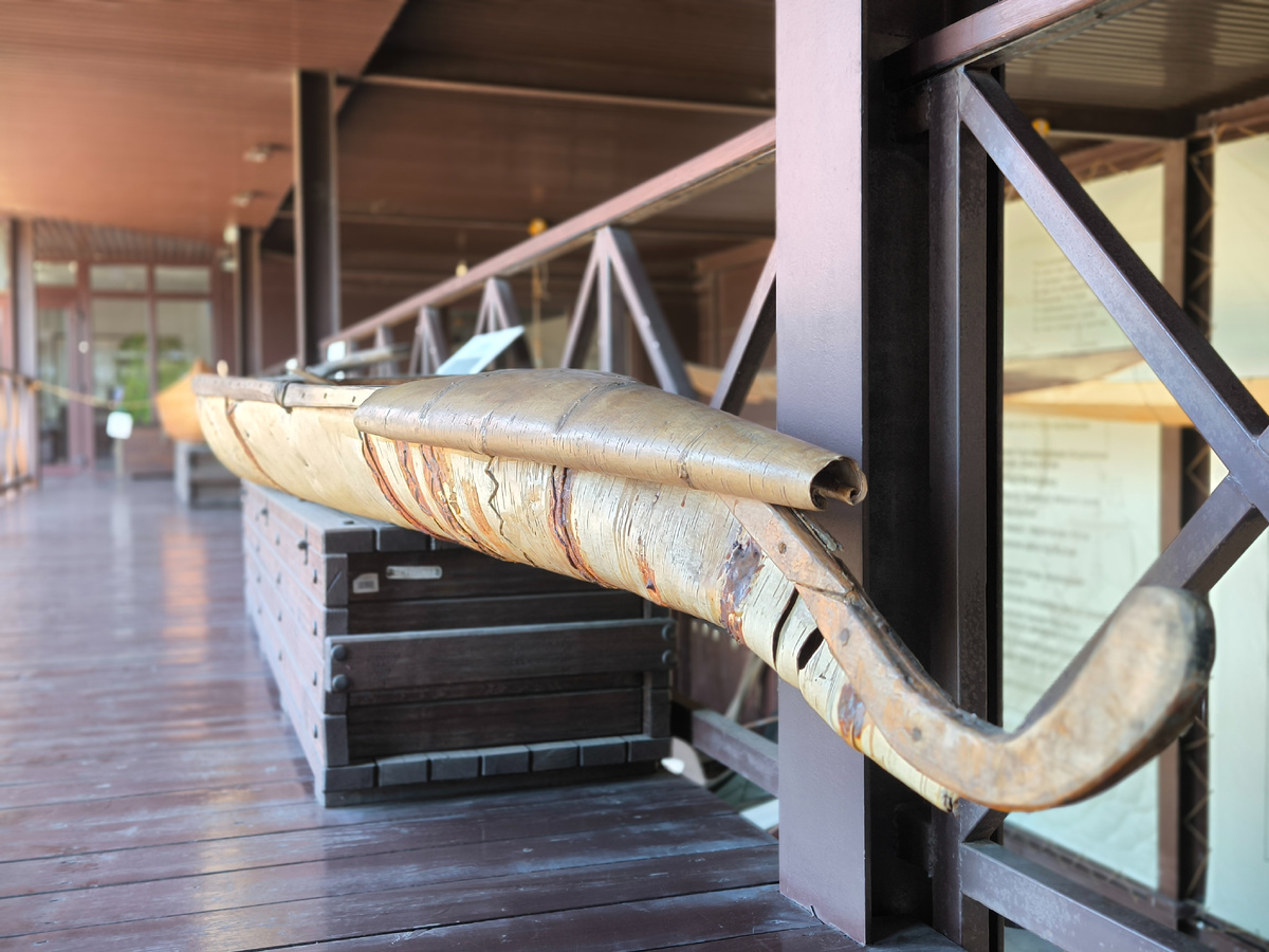 Оморочка на территории «Лодейного двора» во Фридрихсбургских воротах