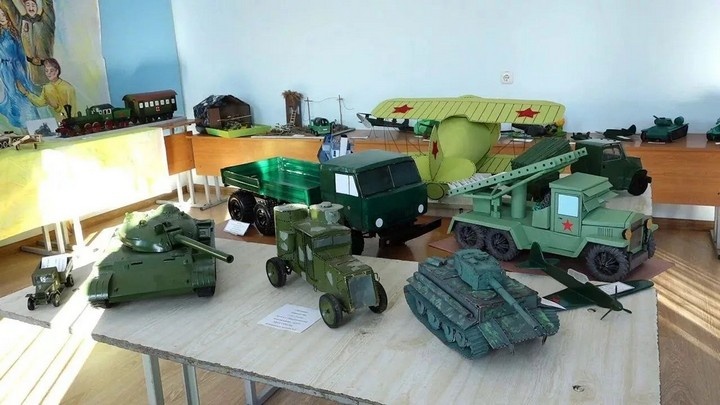 Муниципальный конкурс-выставка детских творческих работ «Музей на столе»