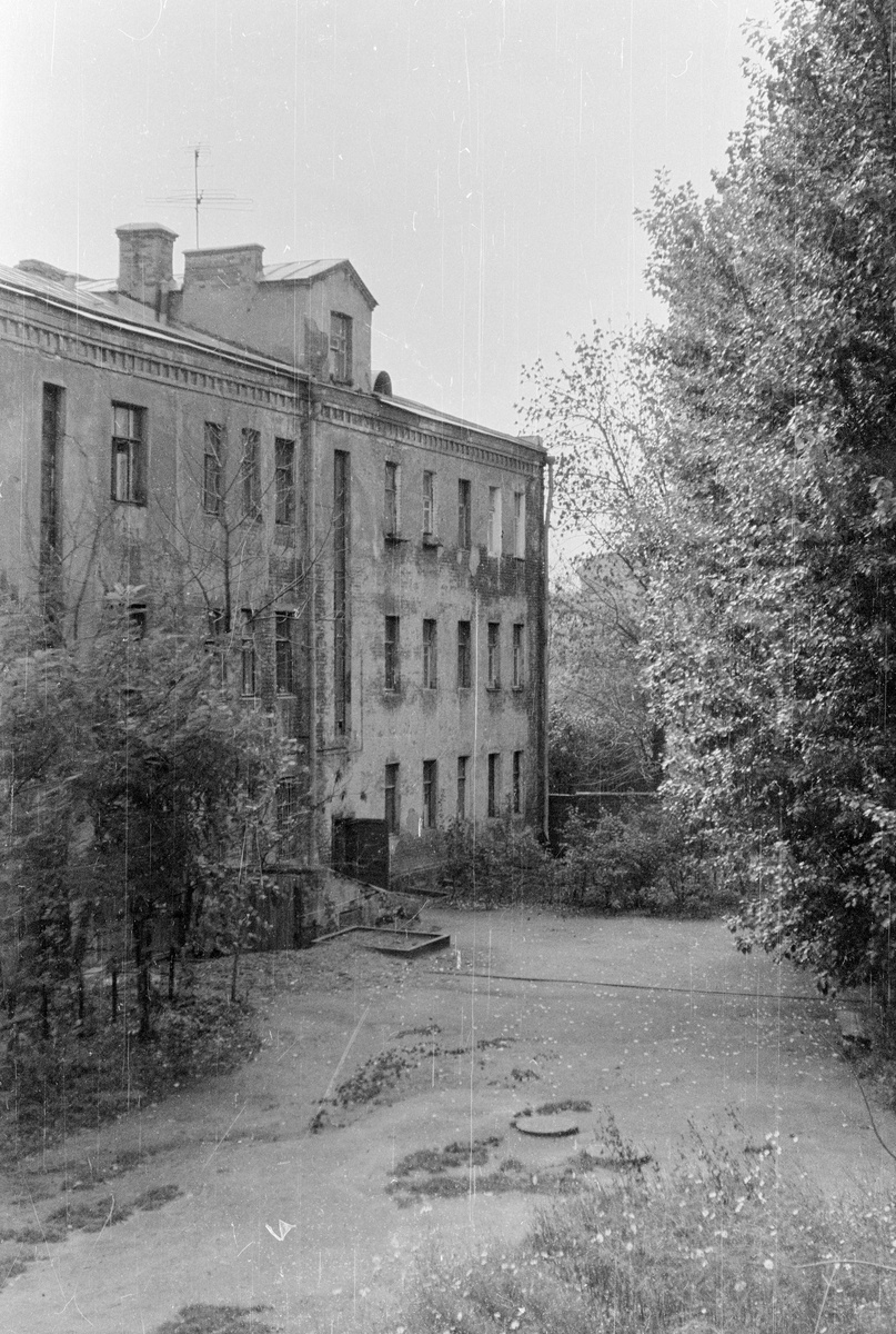 Двор дома №4 на Погодинской улице, 1964 год. Фото: pastvu