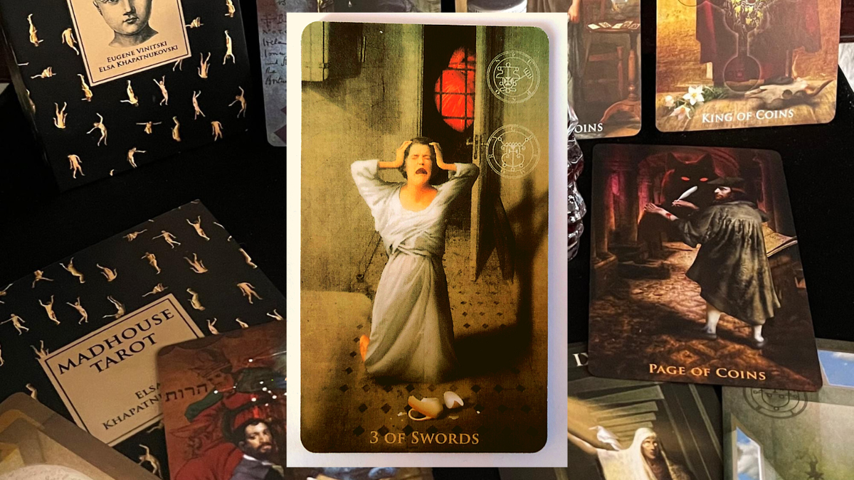 Тройка Мечей. Photo «Madhouse Tarot» Eugene Vinitski, Elsa Khapatnukovski