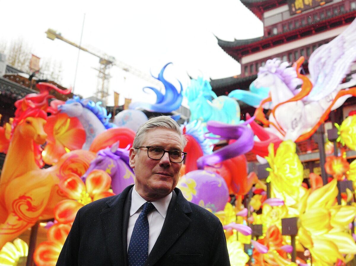    Премьер-министр Великобритании Кир Стармер во время визита в Китай | © REUTERS / Carl Court