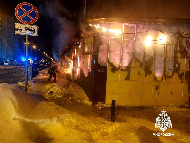 Минувшей ночью в Твери горел торговый павильон