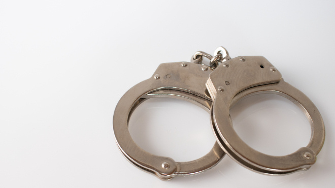 Фото: https://ru.freepik.com/free-photo/high-angle-shot-metal-handcuffs-isolated_12750645.htm#fromView=search&page=1&position=1&uuid=9cc1a3a3-9e56-4742-adba-c4f596433506&query=%D0%BD%D0%B0%D1%80%D1%83%D1%87%D0%BD%D0%B8%D0%BA%D0%B8