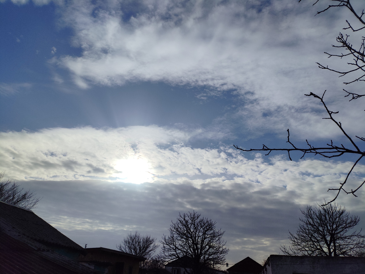 Десять утра. Солнечно