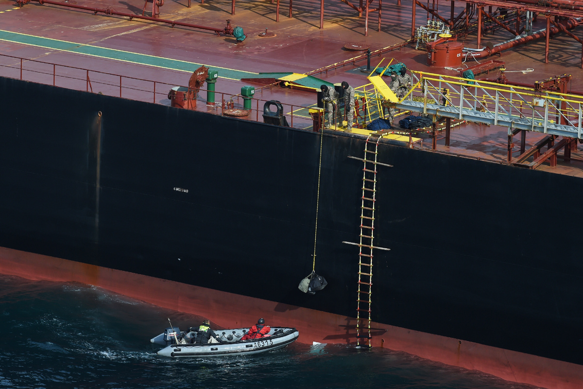 © AP Photo / Mathieu Pattier