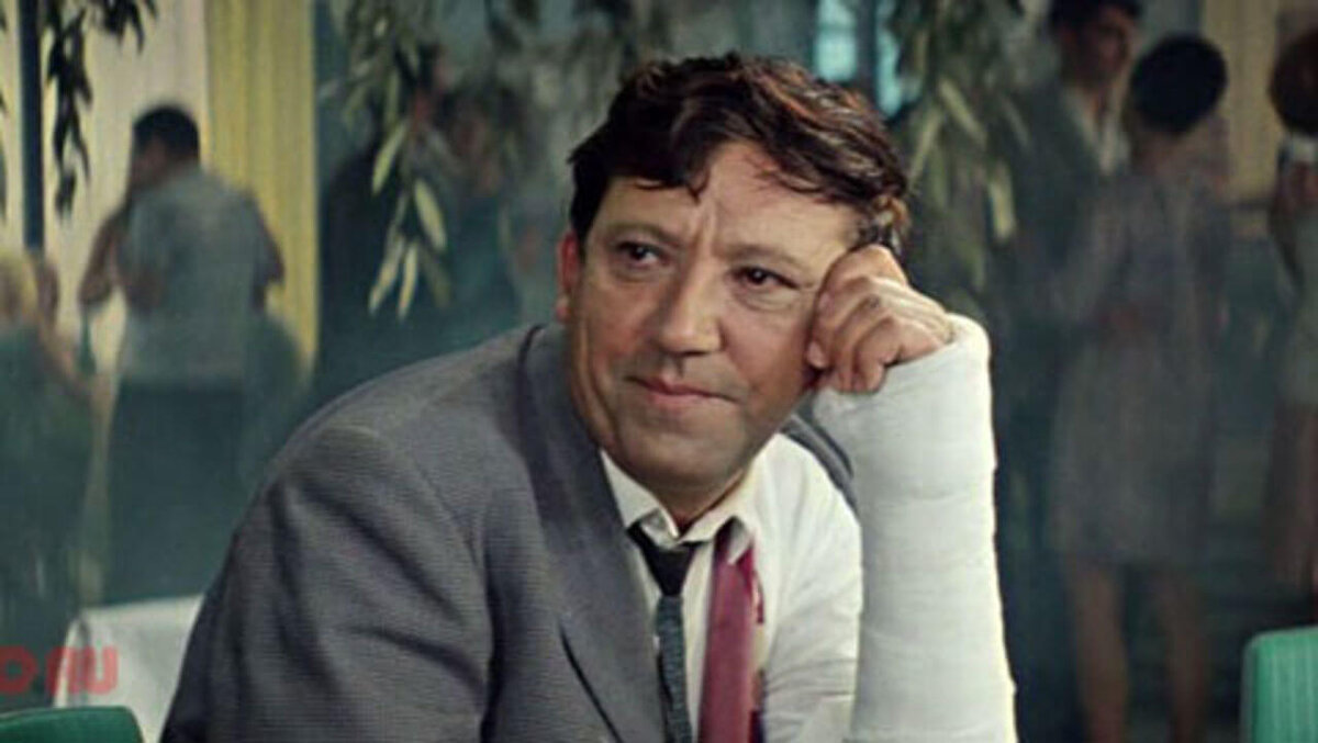 Гипс всё не снимают...