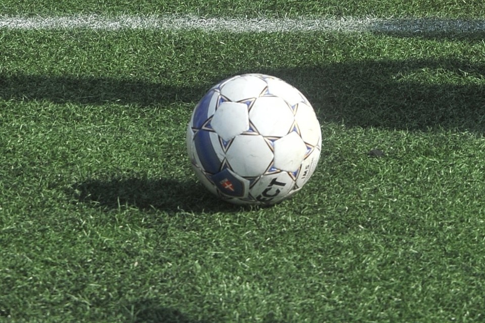    Футбол остается массовым, но довольно травмоопасным видом спорта. Марина ВОЛОСЕВИЧ