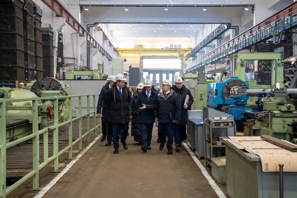 Глава Минпромторга оценил готовность завода ОСК "Янтарь" к дальнейшей модернизации / Фото: "Янтарь", ПСЗ  📷
