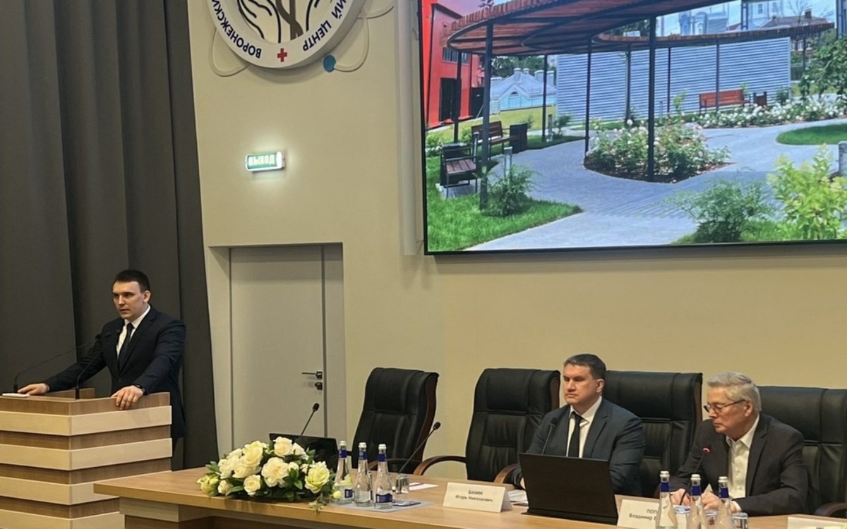    Новым главным врачом воронежского онкодиспансера стал сын экс-руководителя Руслан Мошуров фото: правительство Воронежской области