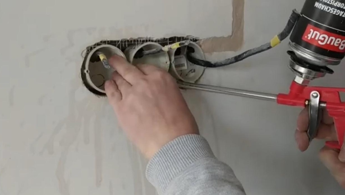 Баллон с пеной, пистолет — и процесс пошёл