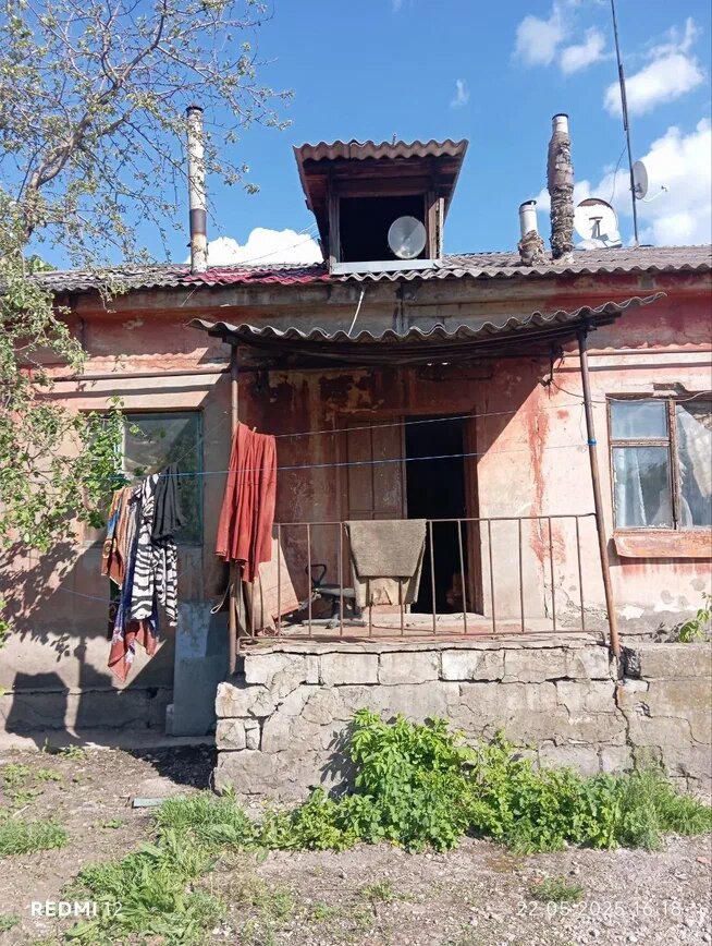 Вход в барак, в котором жила семья