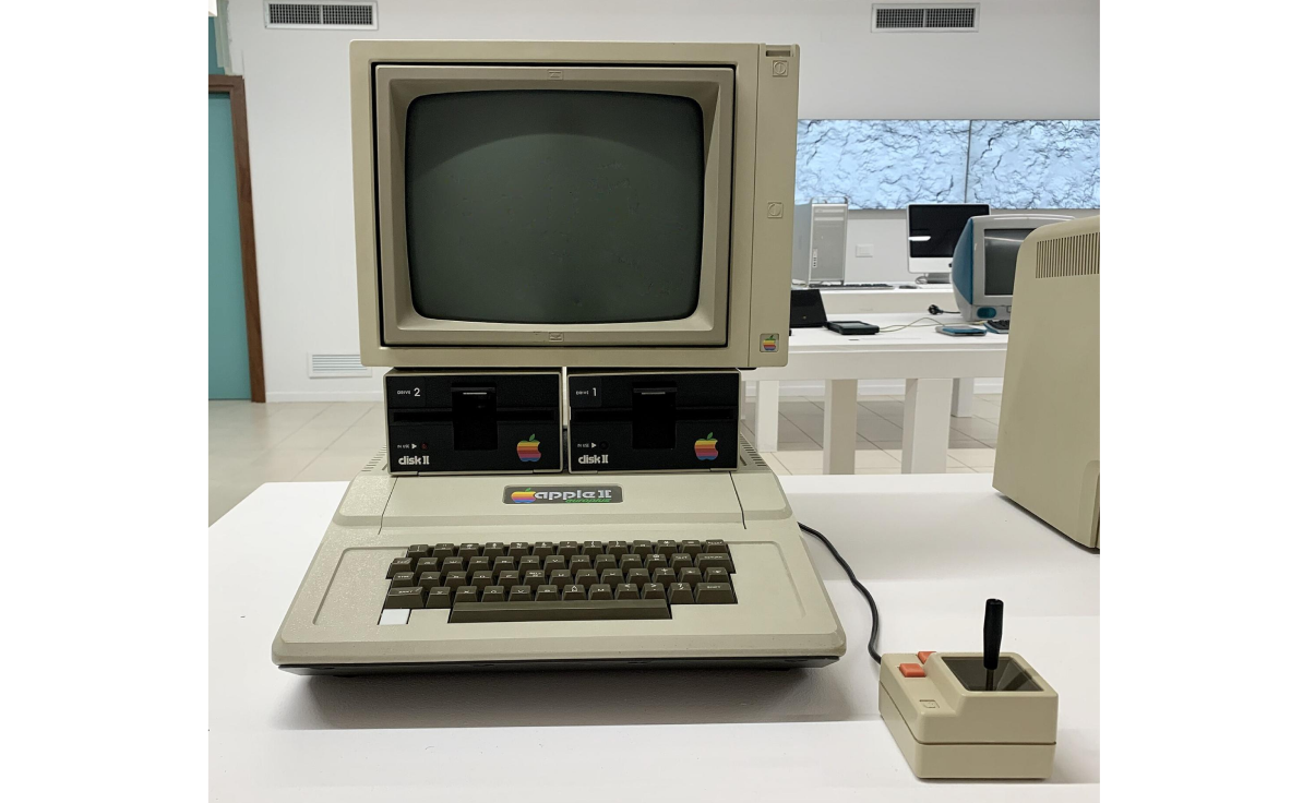 znanierussia.ru📷Компьютер Apple II