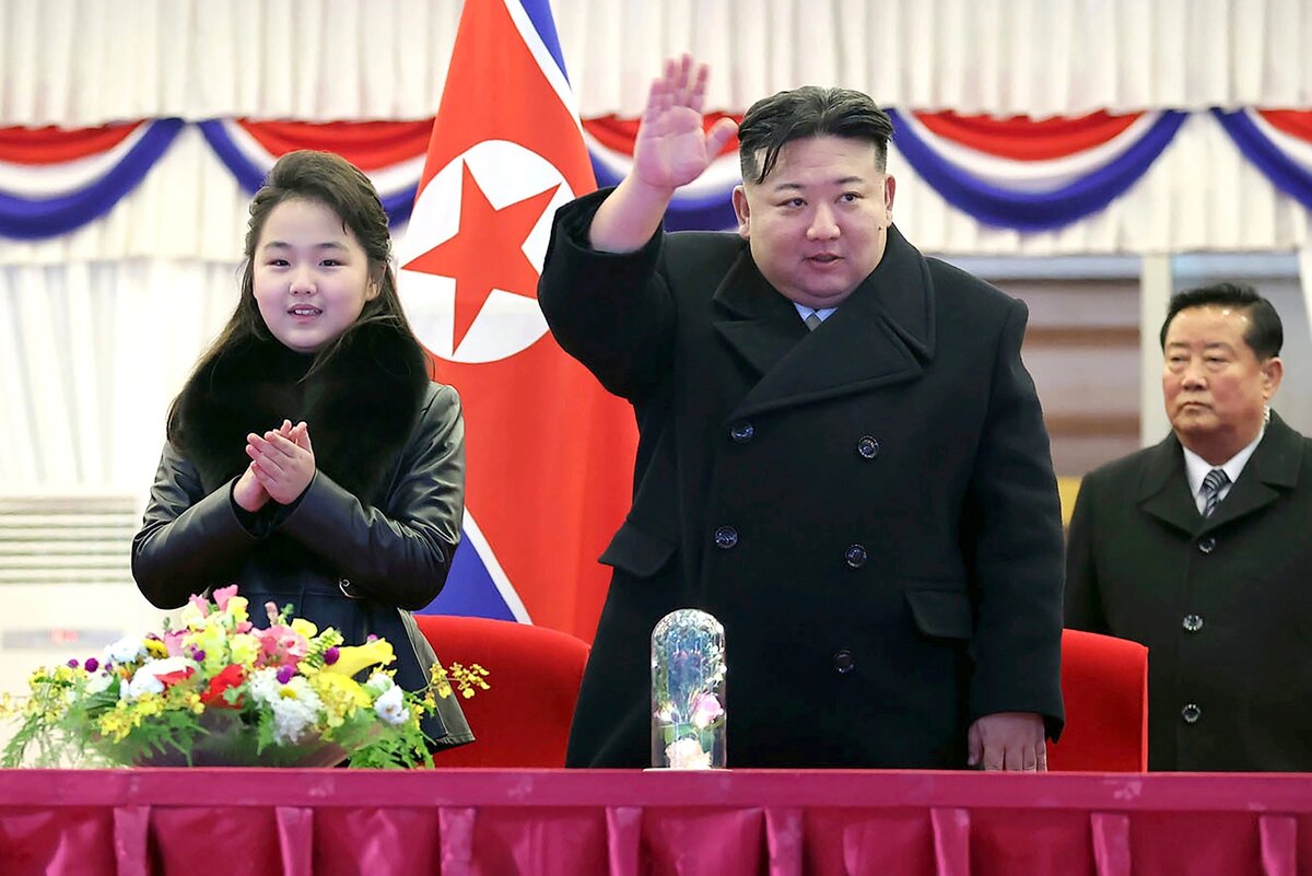 Ким Чен Ын и его дочь Ким Чжу Э