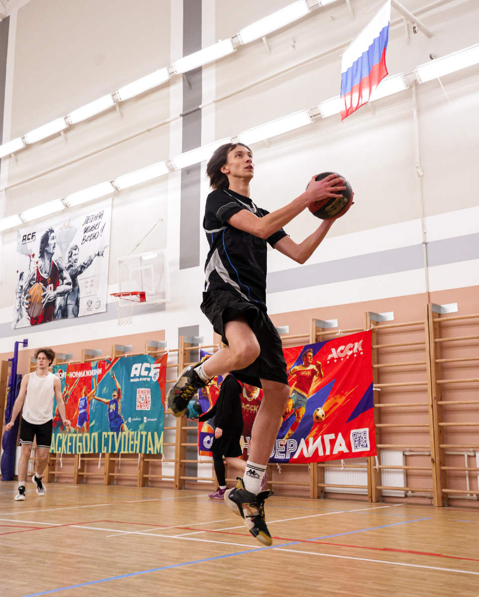 Студент ВХУТЕИН в победном броске!