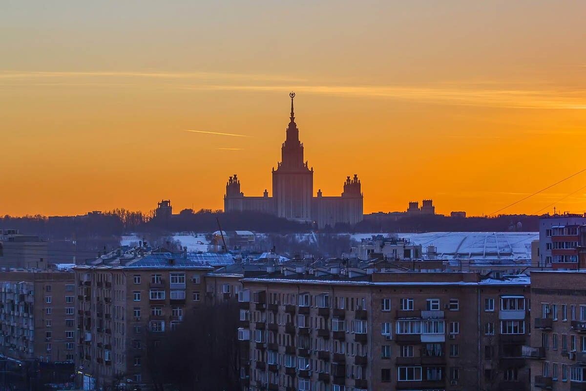 МГУ и центр Москвы зимой — символы самого дорогого рынка аренды. Источник: Kirill Neezhmakov / Shutterstock / FOTODOM📷
