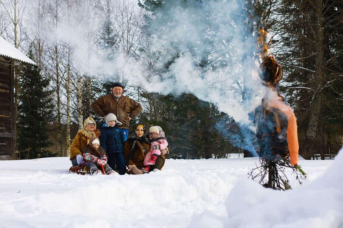 Сожжение чучела — кульминация праздника. Источник: alexkich / Shutterstock / FOTODOM📷
