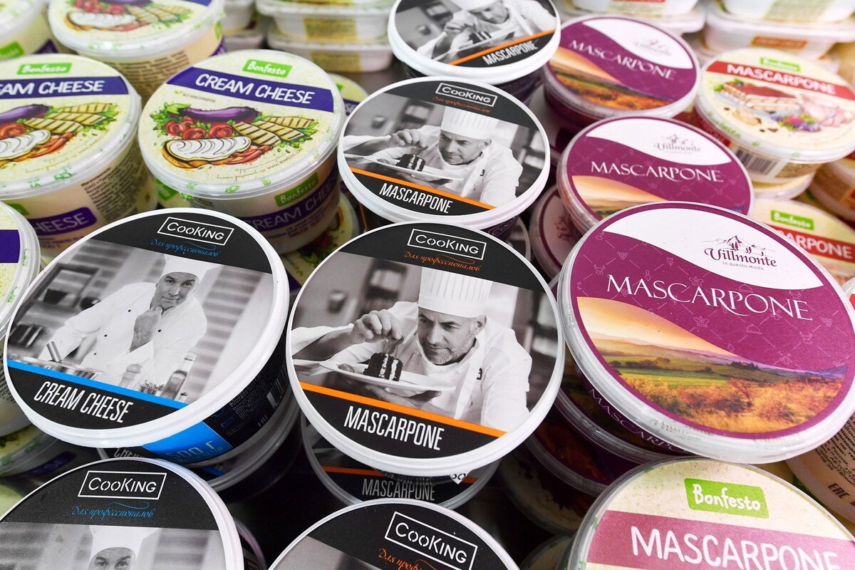  Продукция Туровского молочного комбината. © Виктор Драчев / ТАСС