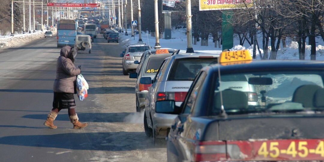 Цены на такси резко взлетели из-за снегопада в Воронеже